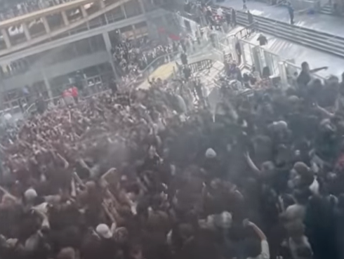 Paris : des violences et des incidents après l'annulation d'un concert du groupe de rap L2B aux Halles, un policier en civil a été lynché au sol