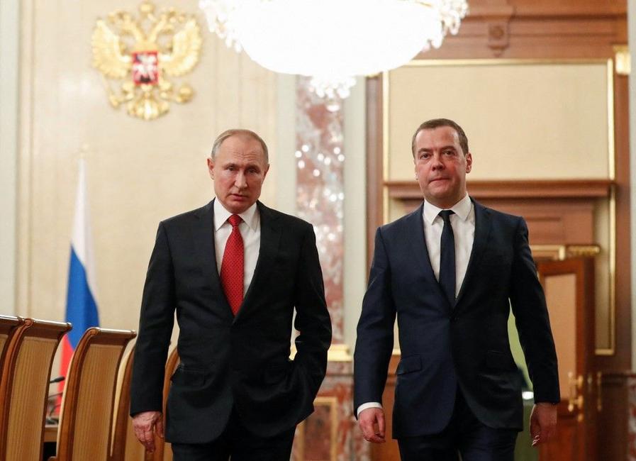 Vladimir Poutine Dimitri Medvedev AFP
