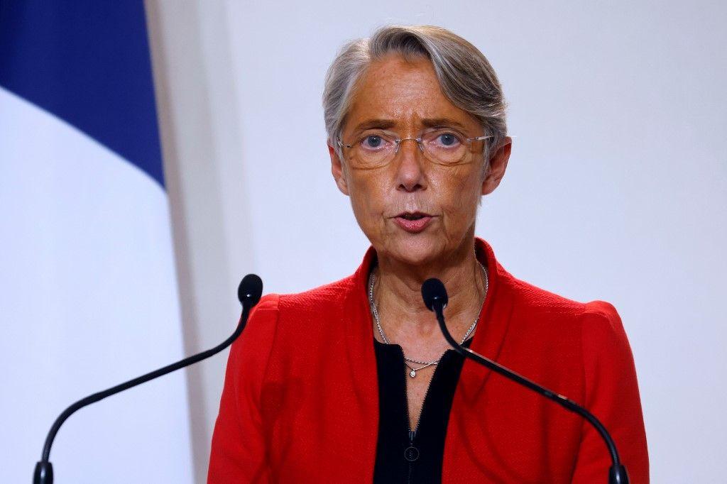 Elisabeth Borne lors d'une conférence de presse.