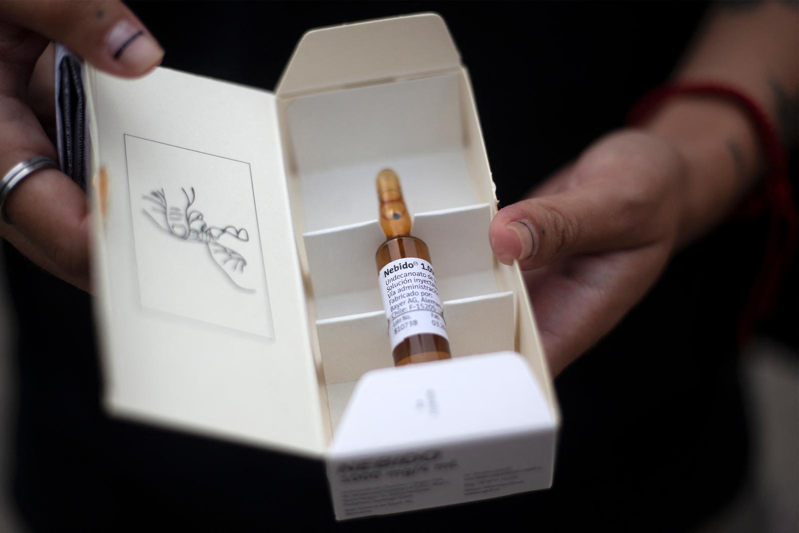 Une ampoule de testostérone à l'hôpital de Santiago, au Chili.