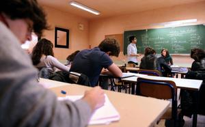 Des lycéens dans un cours.