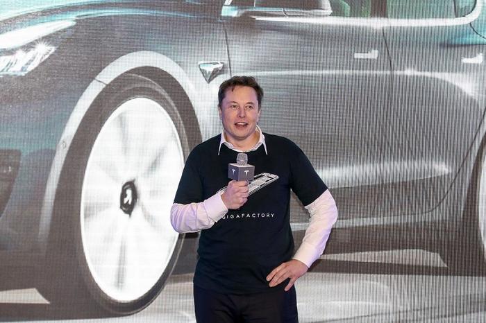 Tesla est visé par une plainte collective en Californie, l’accusant de surévaluer les distances parcourues par ses véhicules