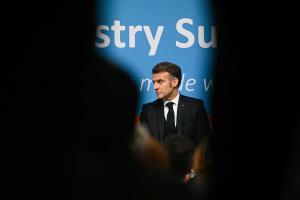 Le président français Emmanuel Macron assiste au Sommet européen de l'industrie à Anvers, le 11 février 2026.