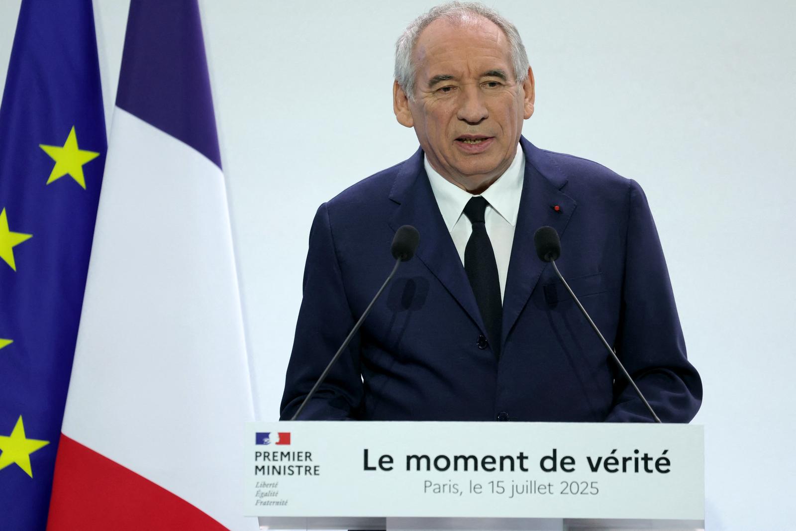 François Bayrou prononce un discours pour dévoiler les grandes lignes du budget 2026 de la France, un casse-tête financier et politique puisqu'il prévoit une réduction significative de 40 milliards d'économies, en plus d'une augmentation du budget militaire, le 15 juillet 2025.