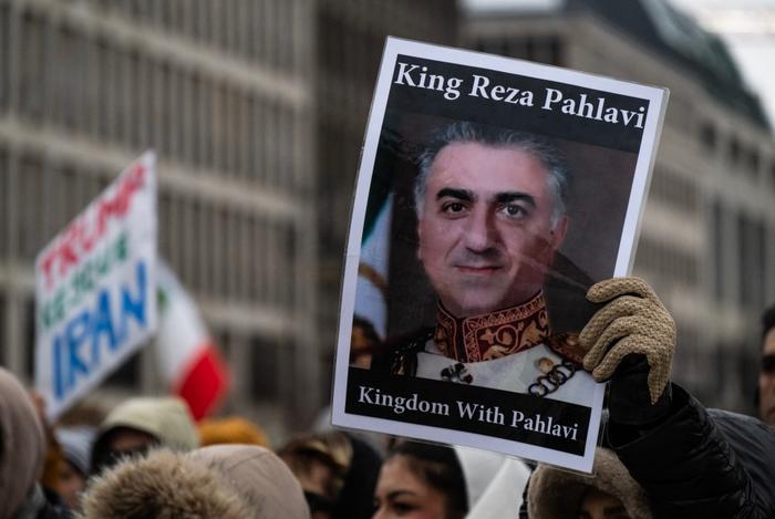Pourquoi le nom de Reza Pahlavi continue de résonner dans la rue iranienne