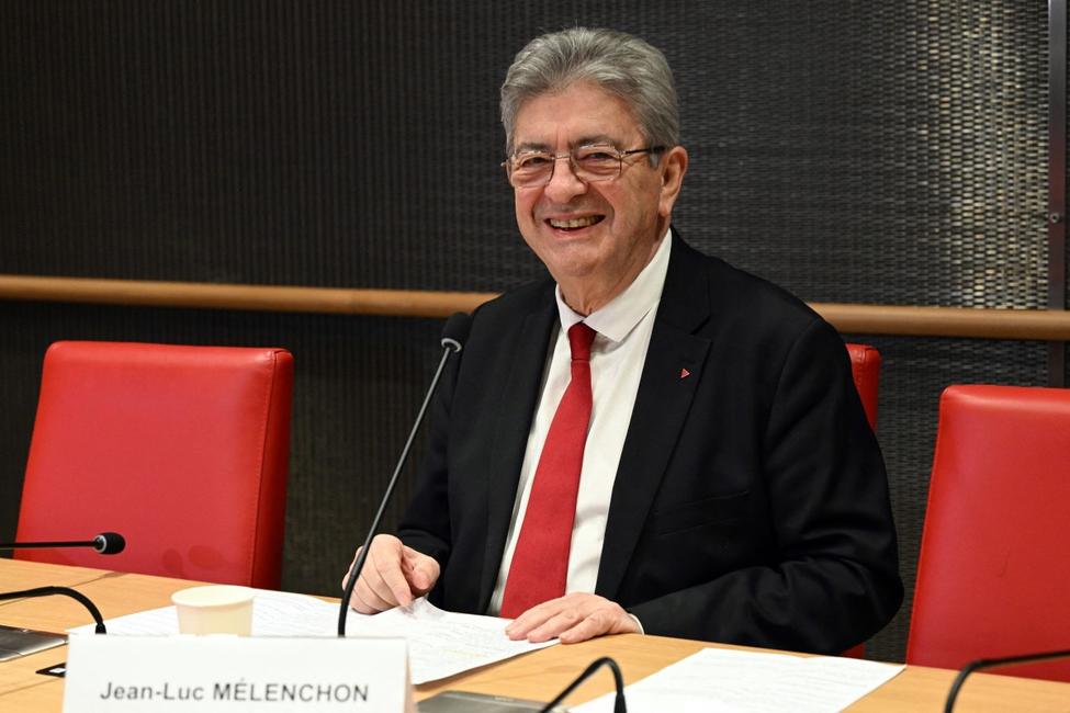 Jean-Luc Mélenchon lors d'une audition de la commission d'enquête « sur les liens entre représentants de mouvements politiques et organisations propageant l'idéologie islamiste » à l'Assemblée nationale à Paris, le 6 décembre 2025