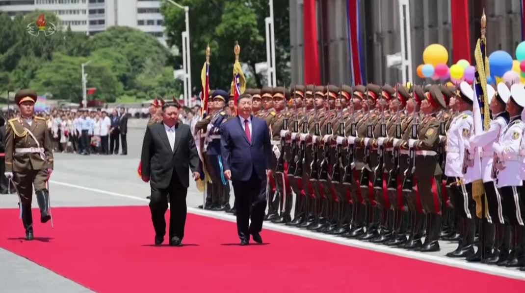 En visite en Corée du Nord, Xi Jinping promet de renforcer les liens entre Pékin et Pyongyang 