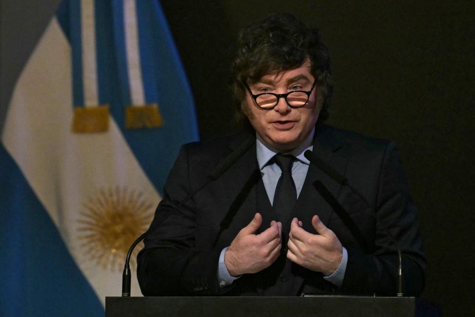 Le président argentin Javier Milei prononce un discours lors de la conférence « Perspectives politiques et économiques » de l'Americas Society/Council of the Americas, à Buenos Aires, le 20 août 2026.