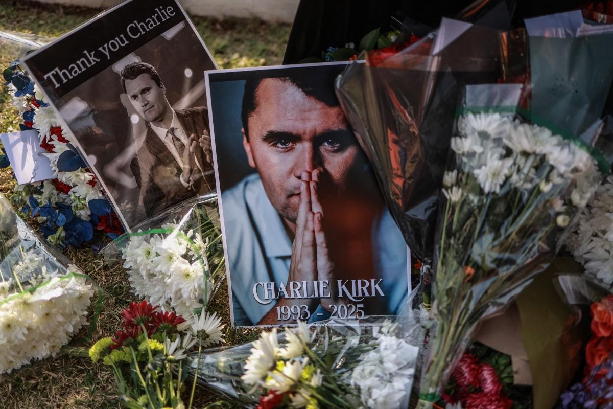 Vue de l'ambassade des États-Unis à Pretoria le 11 septembre 2025, après la fusillade mortelle du jeune militant et influenceur américain Charlie Kirk.