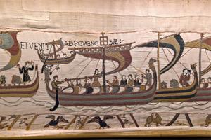 Au cours de la bataille de Hastings, Guillaume le Conquérant, duc de Normandie, a vaincu les forces anglaises dans le sud de l'Angleterre.