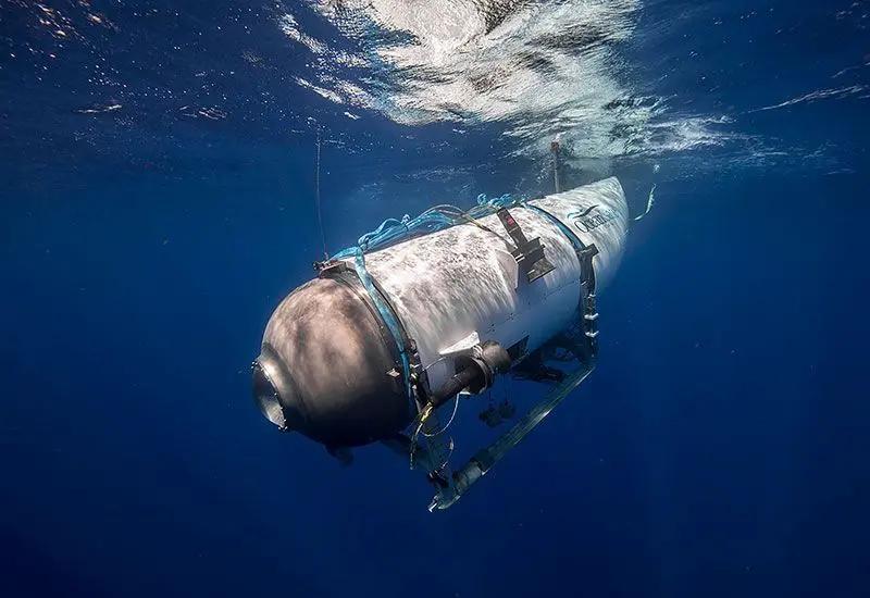 Le sous-marin devait descendre pendant environ 2h30 pour atteindre 3 800 mètres de profondeur. Mais au bout d’1h45, le Titan n’a plus donné de signe de vie.
