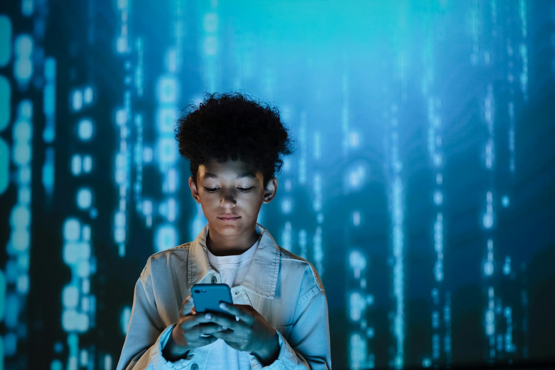Voilà pourquoi l'interdiction des smartphones pour les adolescents est en réalité une attaque en règle contre les parents