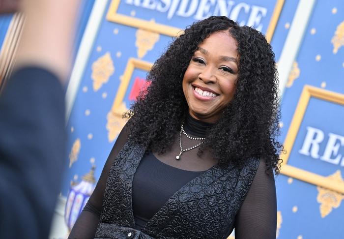 La productrice et scénariste américaine Shonda Rhimes assiste à la première mondiale de "The Residence" de Netflix au Egyptian Theatre de Los Angeles, le 19 mars 2025.