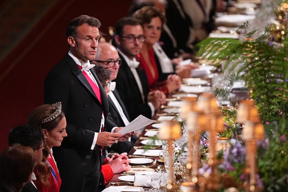 Emmanuel Macron reçu par un dîner présidé par le roi Charles III (Photo by Aaron Chown / POOL / AFP)