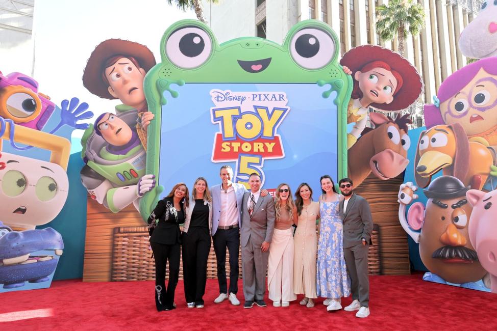 Ayesha Coker, Amara Walker et d'autres personnalités d'Hollywood lors de l'avant-première mondiale de Toy Story 5 au Dolby Theatre de Los Angeles, en Californie, le 9 juin 2026.