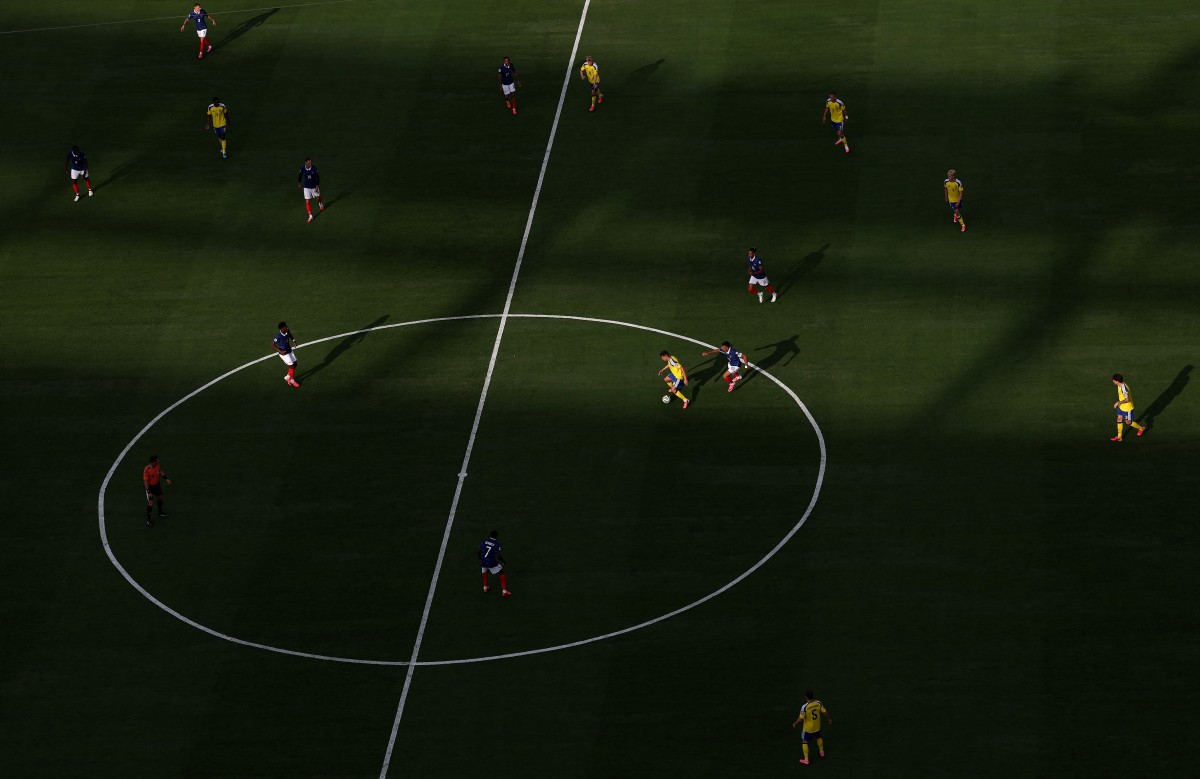 Ce que les pauses fraîcheur de la Coupe du monde révèlent sur ceux qui dirigent le football masculin