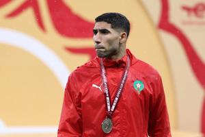 Le défenseur marocain n°02, Achraf Hakimi, réagit lors de la cérémonie de remise des prix à l’issue de la finale de la Coupe d’Afrique des nations (CAN) opposant le Sénégal au Maroc, au stade Prince Moulay Abdellah de Rabat, le 18 janvier 2026. (Image d'illustration)