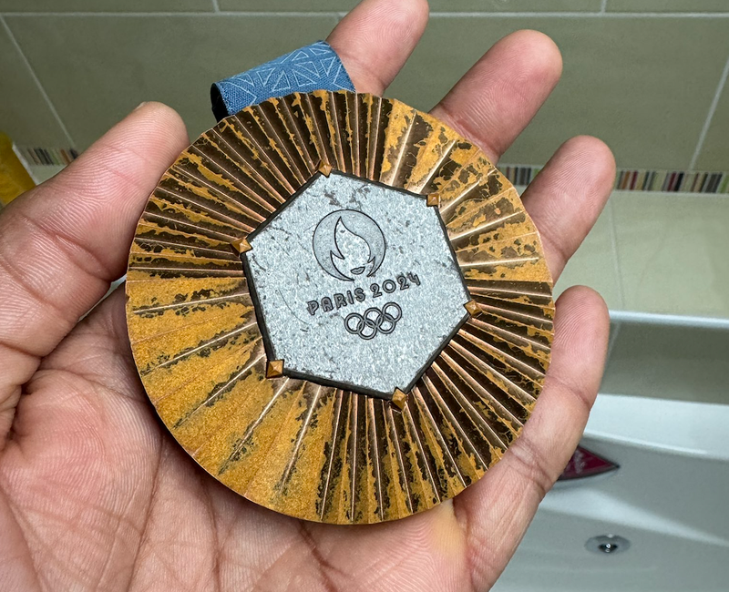La médaille de bronze remportée par le Français Yohann Ndoye-Brouard, arrivé troisième au relais 4x100 mètres 4 nages masculin