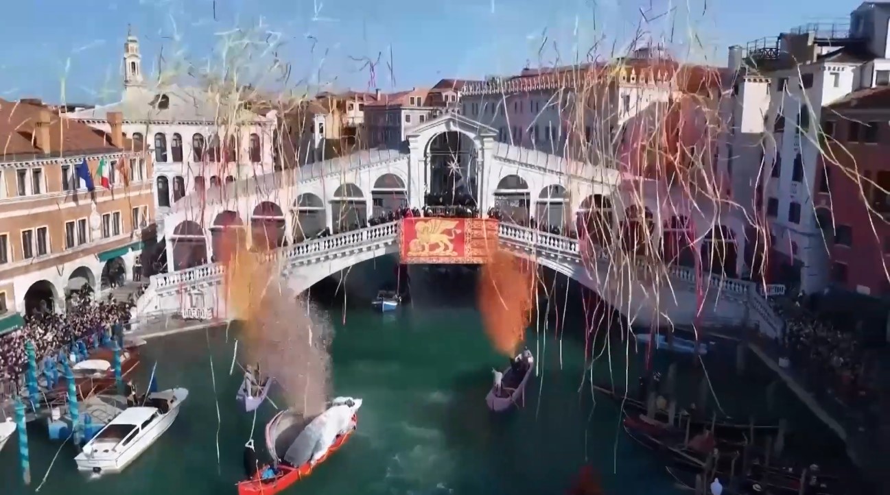 Masques, mythes et lagune : le carnaval de Venise s’ouvre sous le signe de l’Olympe