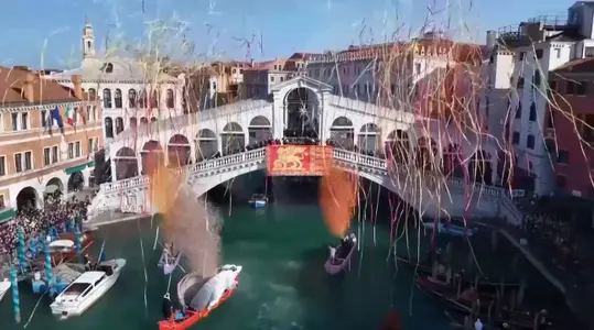 Carnaval de Venise : ouverture avec parade nautique colorée et clin d’œil aux JO 2026