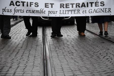 "Tous ensemble, tous ensemble, ouais !"
