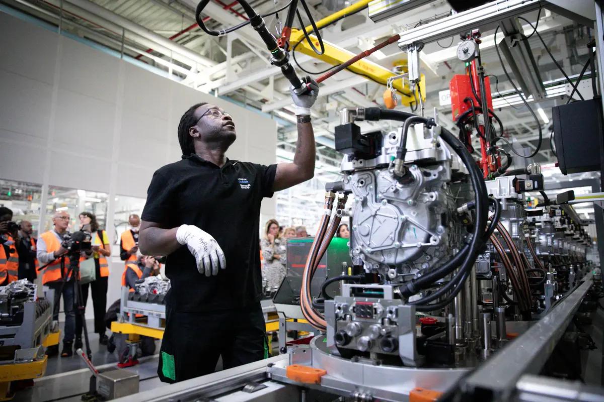 La Commission européenne a décidé de faire des concessions par rapport à ses normes et ses objectifs en présentant des mesures alternatives pour l'industrie automobile.