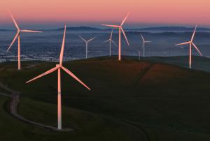 Une vue aérienne des éoliennes du parc éolien d’Altamont Pass, le 13 janvier 2026 à Livermore, en Californie.