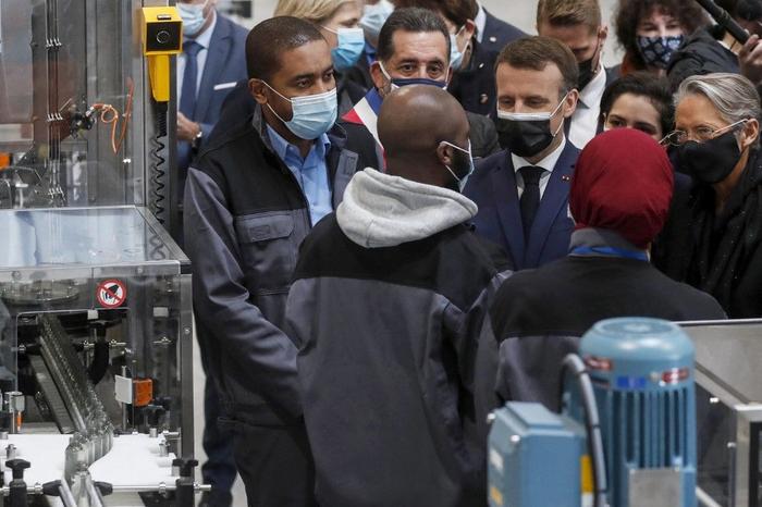 Emmanuel Macron apprentis AFP