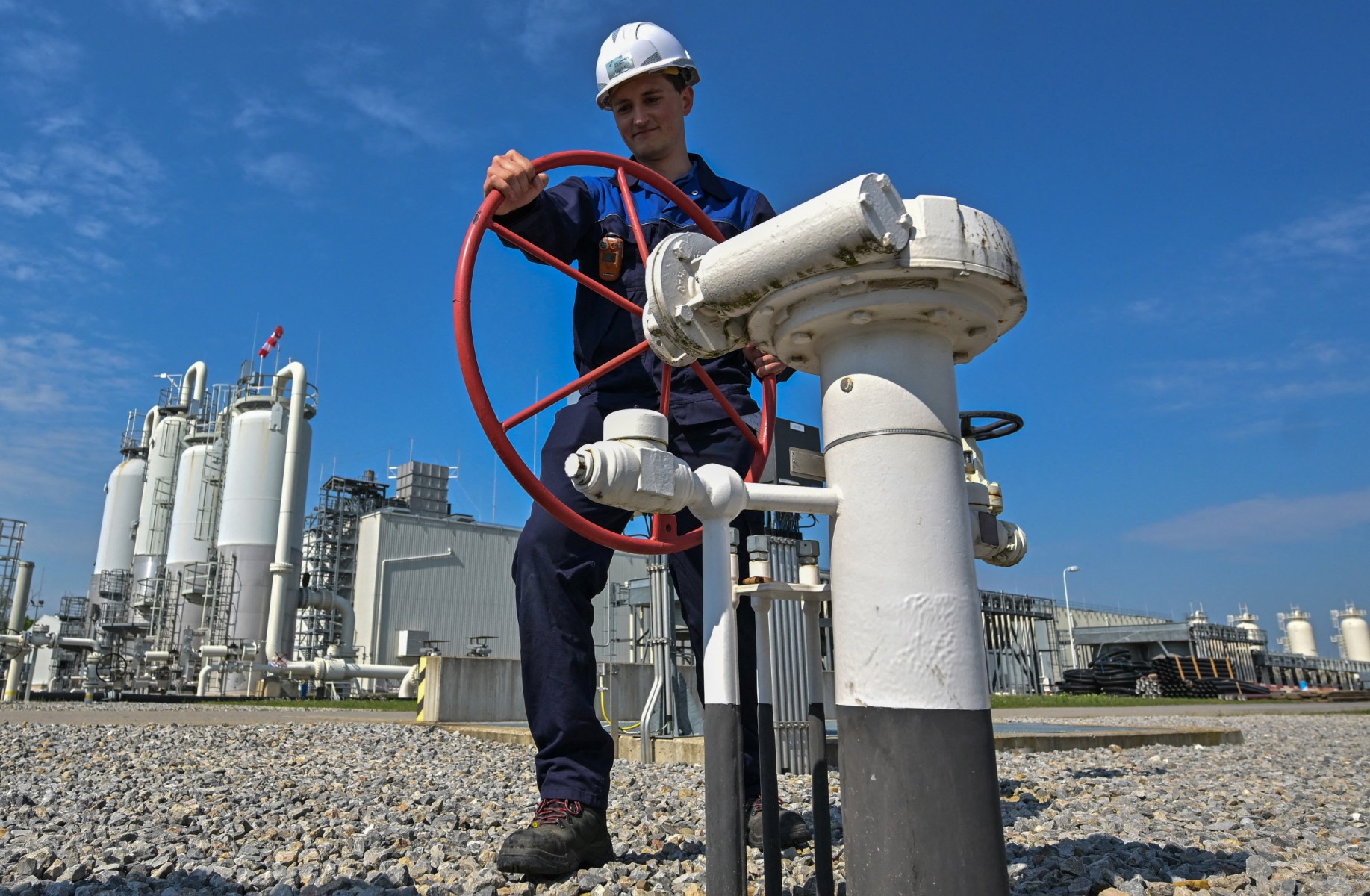 Stocks de gaz en baisse, prix à la hausse : vers une crise gazière permanente en Europe, et donc en France, mais à qui la faute ?