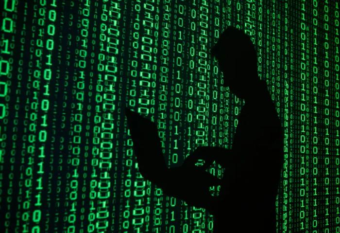 Plutôt que de déposer un mouchard dans votre navigateur, comme le faisait le cookie, Utiq fabrique un identifiant à partir de votre connexion elle-même, fixe ou mobile, avec l'aide de votre opérateur qui sait évidemment qui se cache derrière cette ligne.