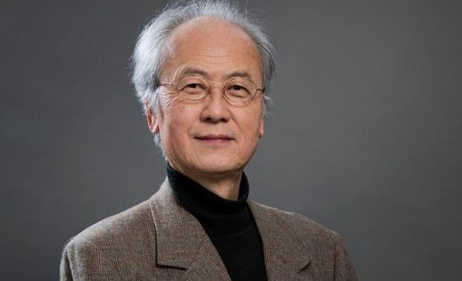 L'écrivain Akira Mizubayashi.