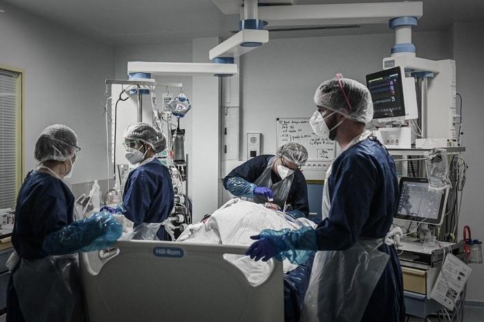 hôpital Covid-19 personnel soignant AFP