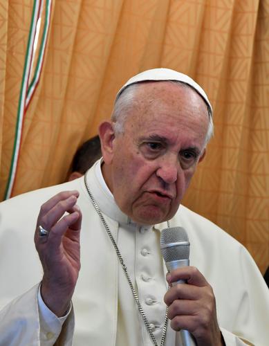 Le Pape François sur le vol retour de son voyage en Arménie le 26 juin 2016.