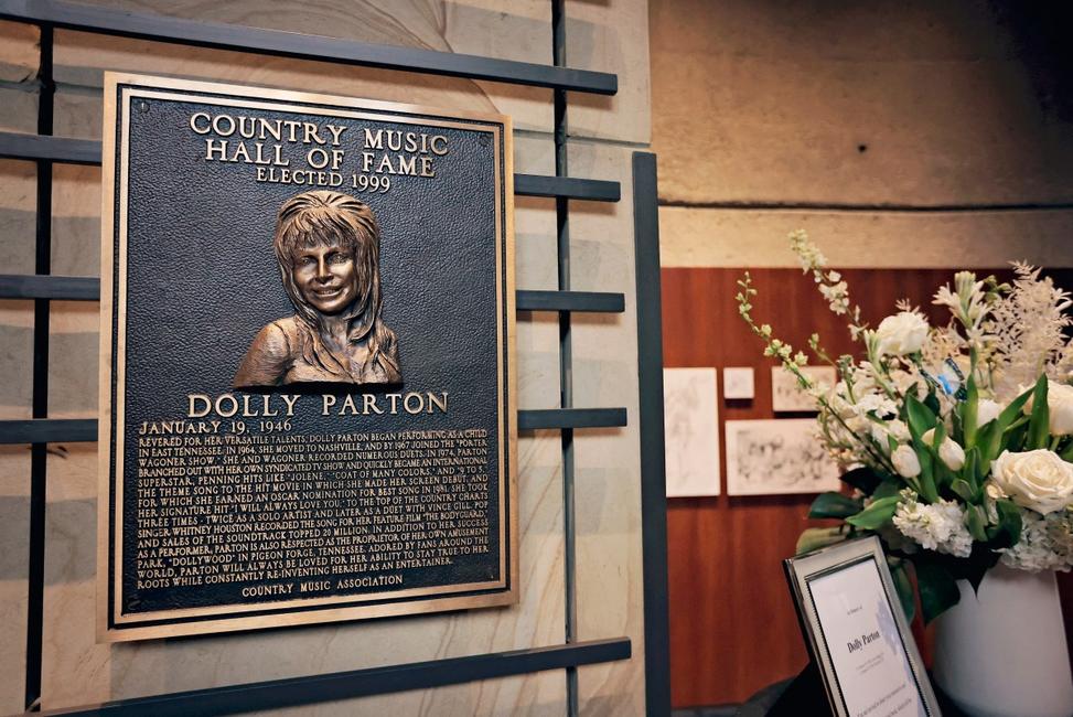 Le Country Music Hall of Fame rend hommage à Dolly Parton au Country Music Hall of Fame and Museum, le 26 août 2026, à Nashville (Tennessee).