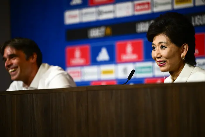La femme d'affaires et présidente de l'Olympique Lyonnais Michele Kang en conférence de presse le 9 juillet 2025 (Photo by OLIVIER CHASSIGNOLE / AFP)