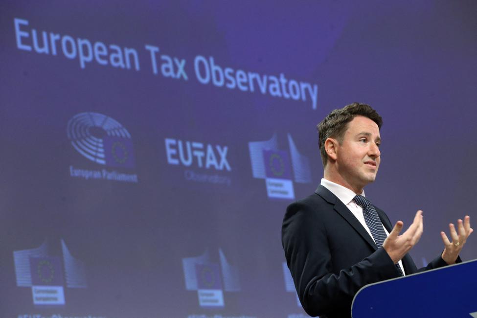 L'économiste français Gabriel Zucman donne une conférence de presse à l'occasion du lancement de l'Observatoire européen de la fiscalité, le 1er juin 2021 à Bruxelles.