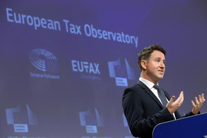 L'économiste français Gabriel Zucman donne une conférence de presse à l'occasion du lancement de l'Observatoire européen de la fiscalité, le 1er juin 2021 à Bruxelles.