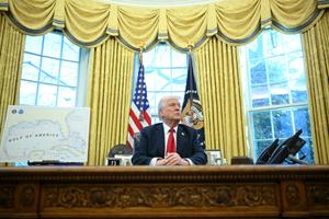 Le président américain Donald Trump dans le bureau ovale de la Maison Blanche à Washington, DC, le 26 mars 2025.