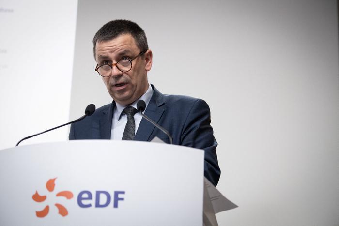 Luc Rémont, PDG d'EDF, s'exprime lors d'une conférence de presse pour présenter les résultats annuels du groupe, le 17 février 2023 à Paris.