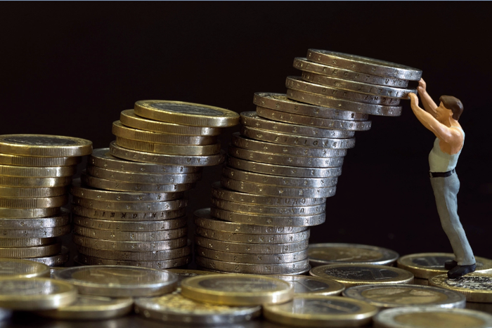 La dette publique pèse lourd pour les finances publiques et l'équilibre budgétaire français.