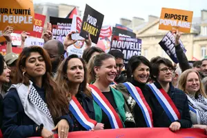 Gabrielle Cathala (deuxième à partir de la droite) : les gens sont complètement terrorisés par les terroristes. C'est terrifiant