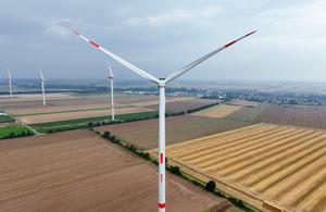 Vue aérienne d'une centrale éolienne du parc éolien Erftstadt A1 près d'Erftstadt, dans l'ouest de l'Allemagne.
