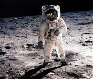 Une image de Neil Armonstrong sur la Lune.