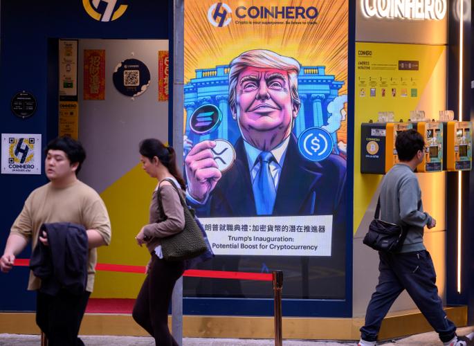 Des publicités pour les cryptomonnaies utilisant l'image de Donald Trump à Hong Kong
