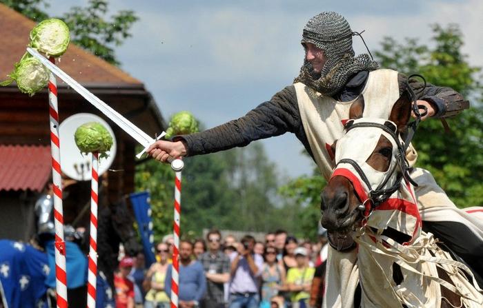 chevalier épée moyen-âge AFP