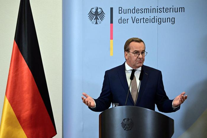 Le ministre allemand de la Défense Boris Pistorius lors d'une conférence de presse conjointe avec le chancelier allemand à Berlin, le 27 août 2025.