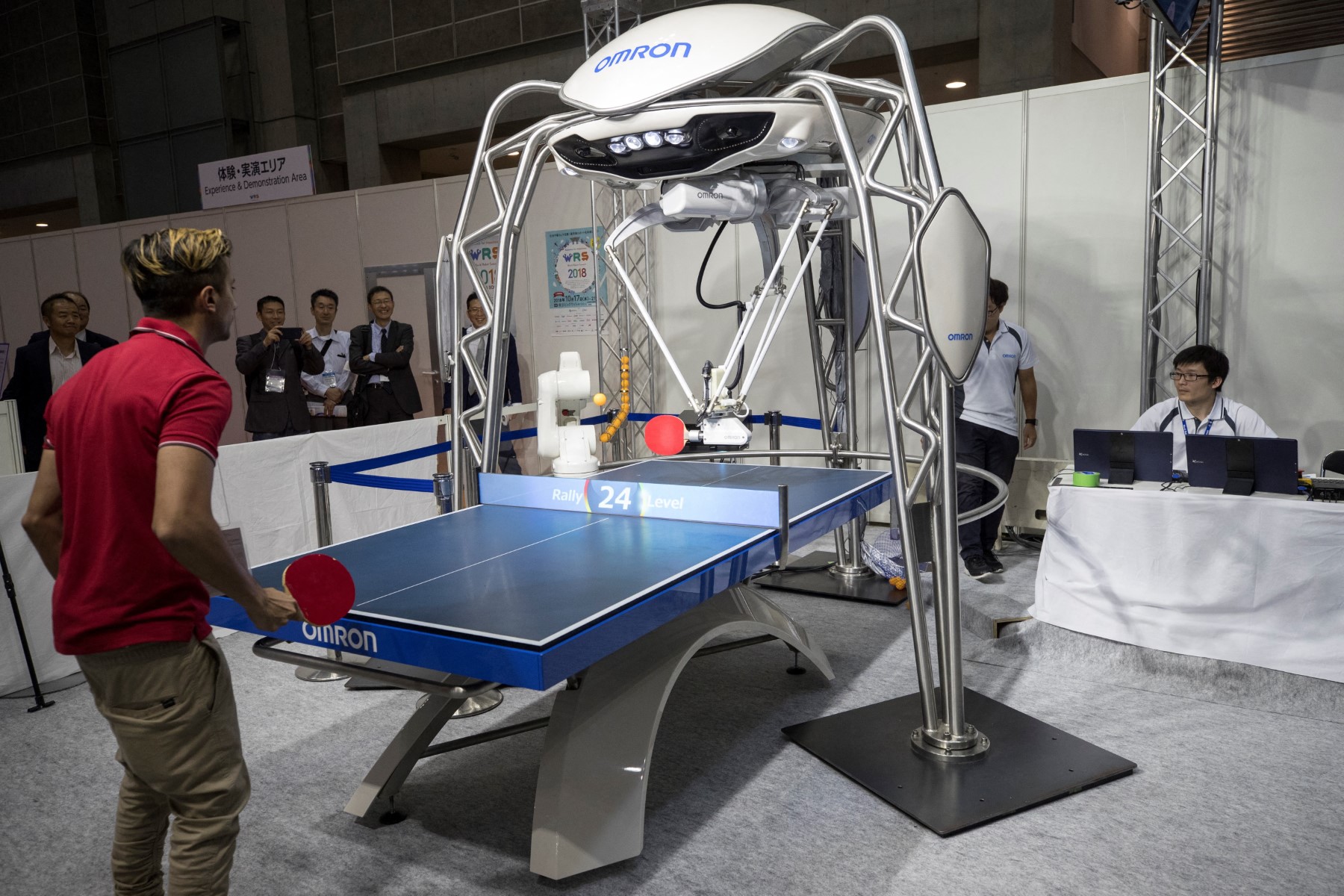 Un robot de tennis de table bat certains des meilleurs joueurs mondiaux et voilà pourquoi cela marque un tournant pour la robotique