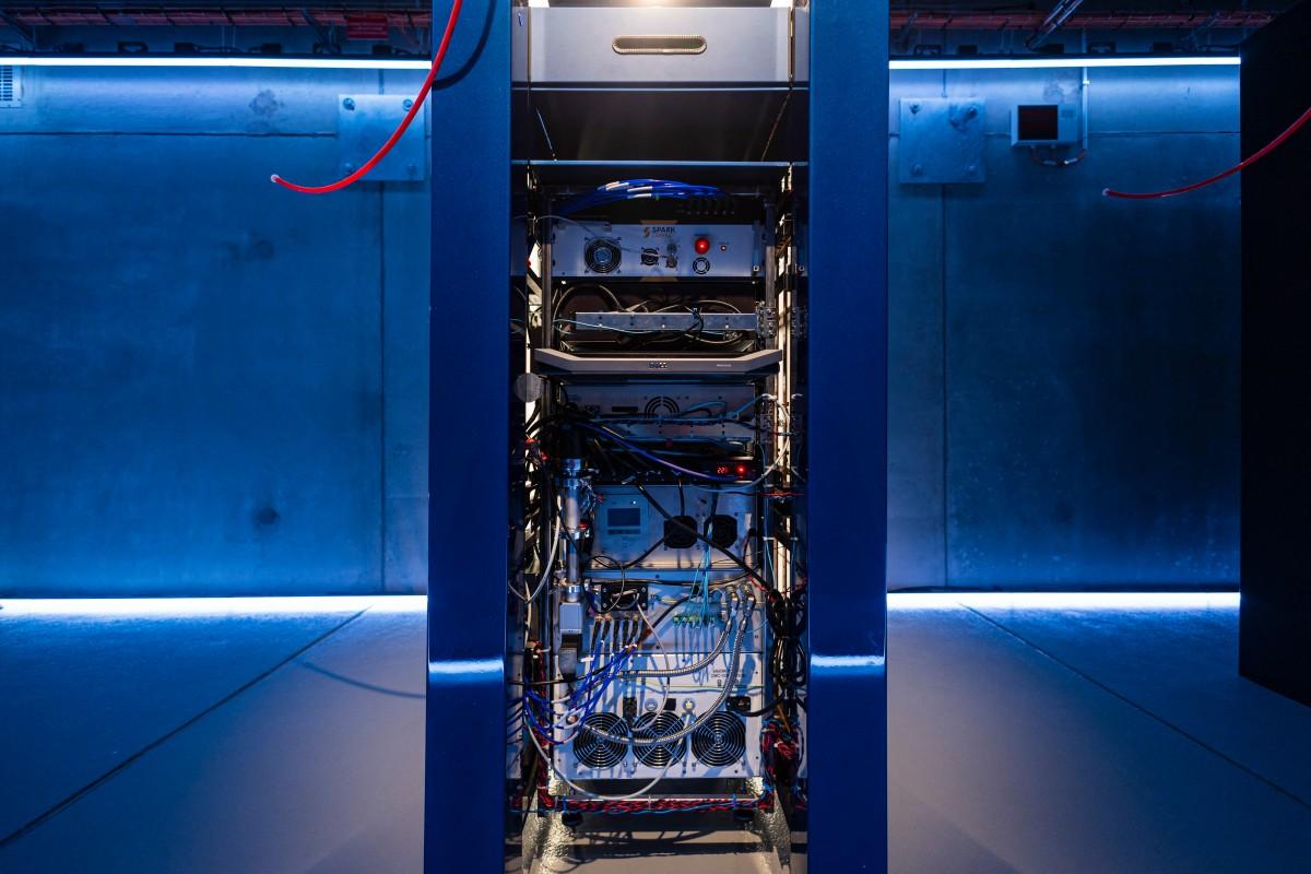 Une vue de l'ordinateur quantique modulaire MosaiQ lors de son inauguration dans l'usine d'OVHcloud à Croix, dans le nord de la France. (Image d'illustration)