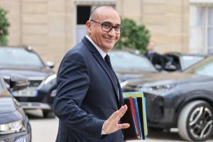 Le ministre français de l'Intérieur, Laurent Núñez, quitte le palais de l'Élysée à Paris après la réunion hebdomadaire du Conseil des ministres, le 10 septembre 2026. (Photo : Ludovic Marin / AFP)