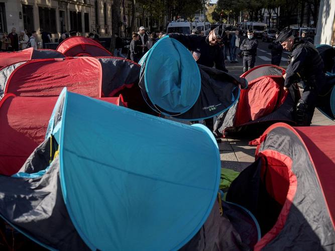 tentes évacuation Paris AFP
